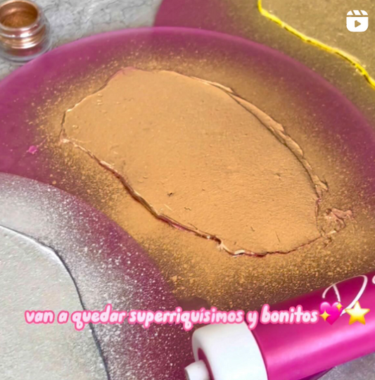 ¿Cómo lograr pasteles con efecto metálico y brilloso usando un Aerógrafo Manual? ✨